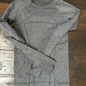 Ivvia gray long sleeve shirt